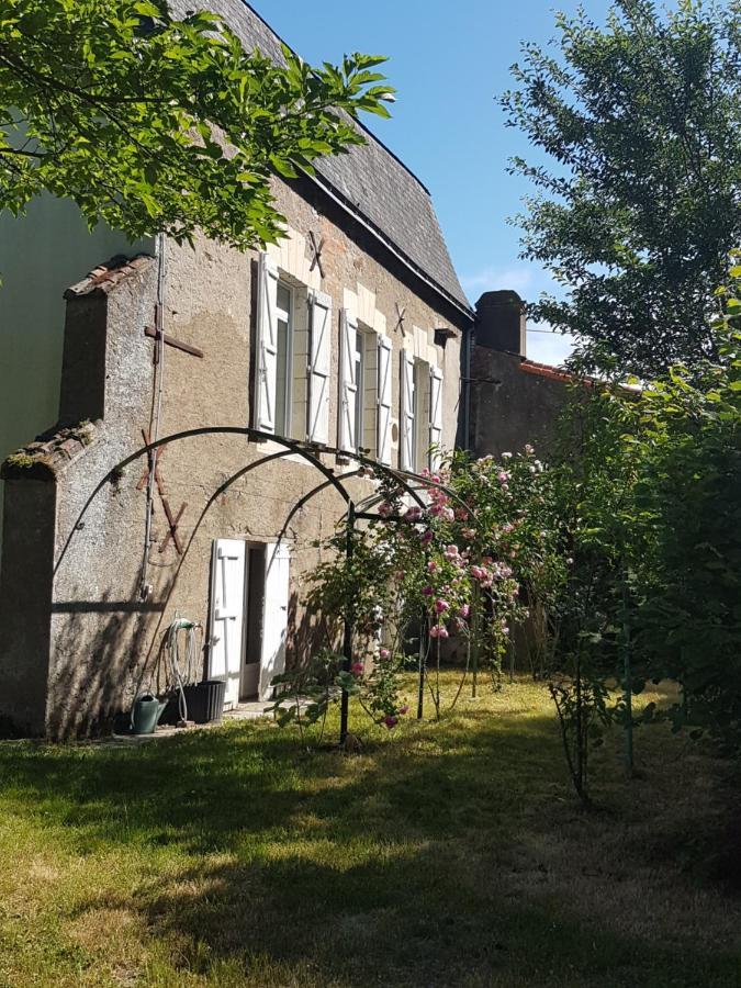 Hotel Lucriolla Oree-d'Anjou Exterior foto