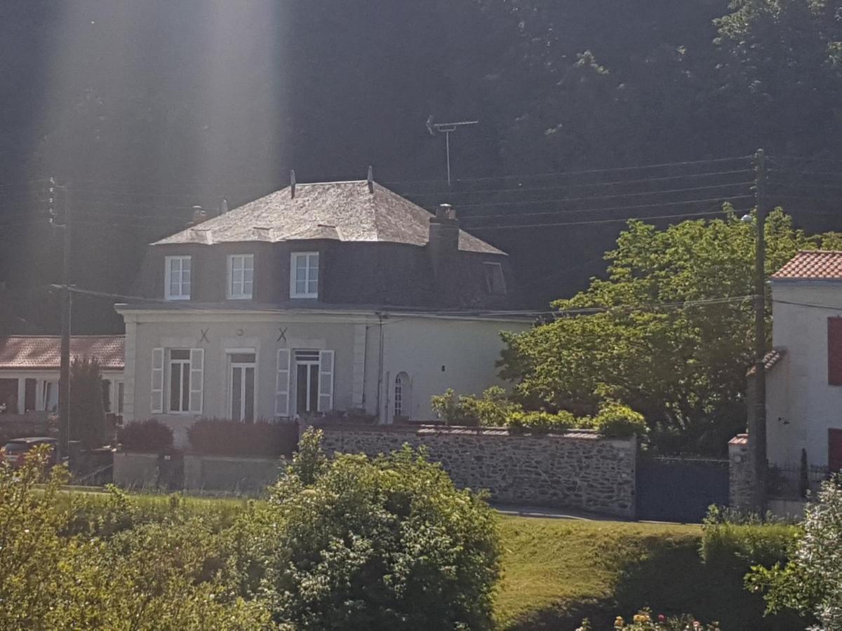 Hotel Lucriolla Oree-d'Anjou Exterior foto